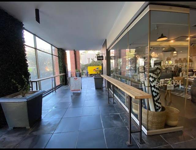 102M² RETAIL TO LET IN DE WATERKANT